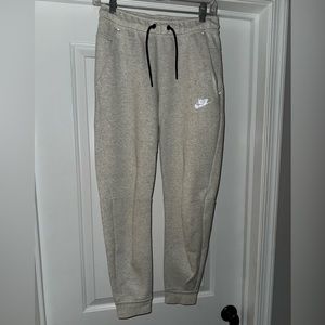 Nike Sportswear white/heather Tech Fleece Reflective men’s jogger pants
